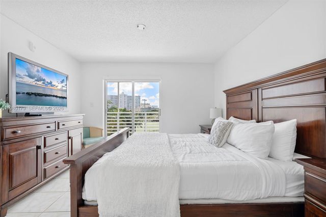 17801 N Bay Rd 607, Sunny Isles Beach, FL 33160