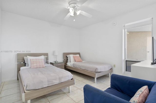 17801 N Bay Rd 607, Sunny Isles Beach, FL 33160