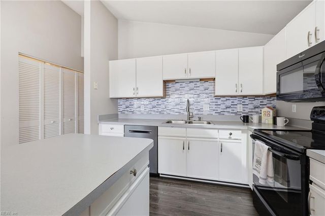 246 Dockside Dr Apt C, Hampton, VA 23669