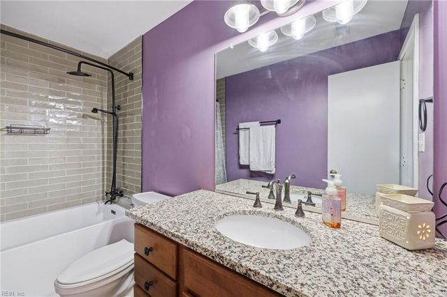 246 Dockside Dr Apt C, Hampton, VA 23669