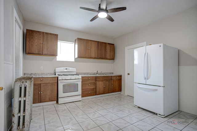 228 S Lincoln Avenue, Waukegan, IL 60085