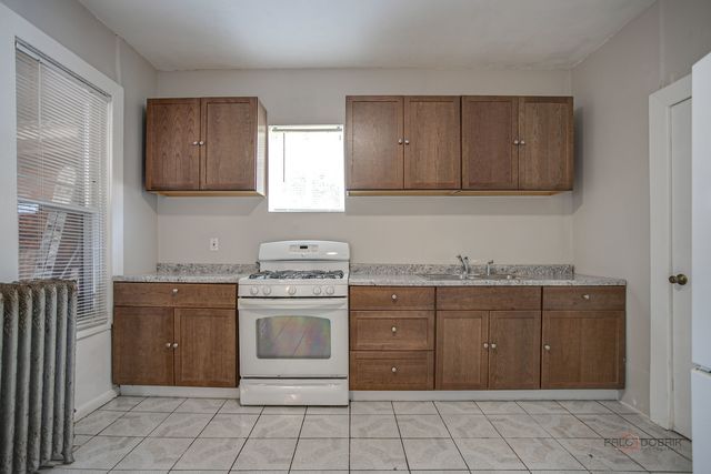 228 S Lincoln Avenue, Waukegan, IL 60085