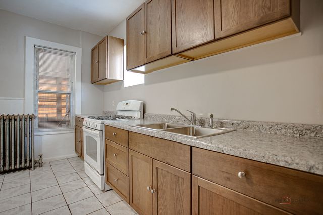 228 S Lincoln Avenue, Waukegan, IL 60085