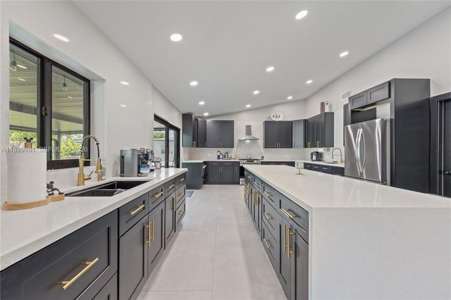 18462 SW 88th Pl, Cutler Bay, FL 33157