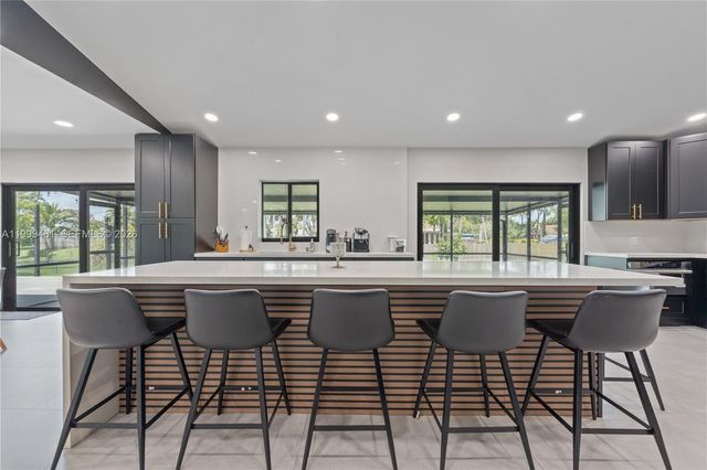 18462 SW 88th Pl, Cutler Bay, FL 33157