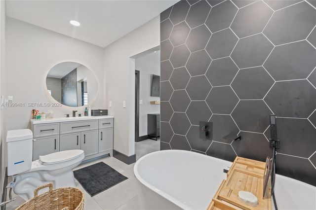 18462 SW 88th Pl, Cutler Bay, FL 33157