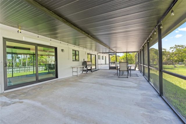 18462 SW 88th Pl, Cutler Bay, FL 33157