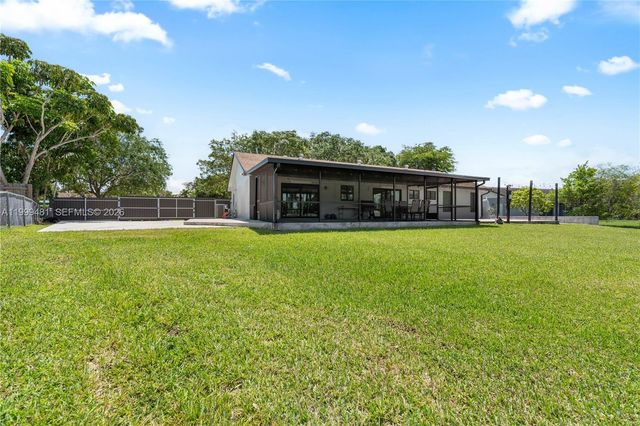 18462 SW 88th Pl, Cutler Bay, FL 33157