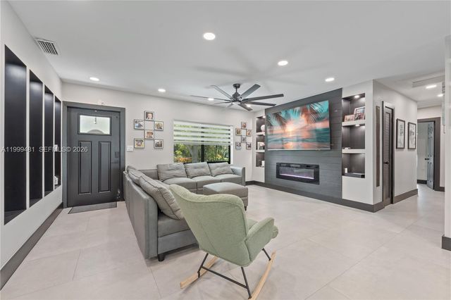 18462 SW 88th Pl, Cutler Bay, FL 33157