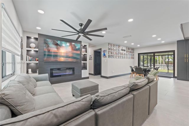 18462 SW 88th Pl, Cutler Bay, FL 33157