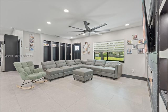 18462 SW 88th Pl, Cutler Bay, FL 33157