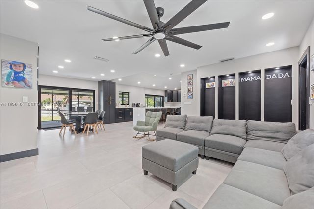 18462 SW 88th Pl, Cutler Bay, FL 33157