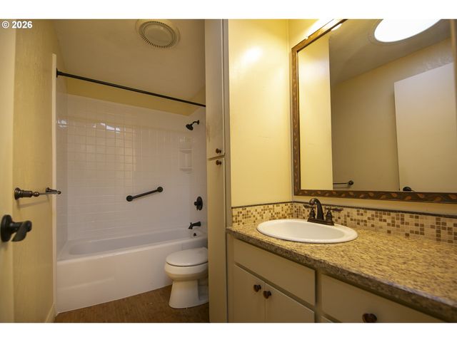 9894 Sw KIMBERLY Dr, Tigard, OR 97224