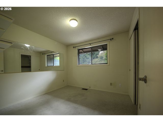9894 Sw KIMBERLY Dr, Tigard, OR 97224