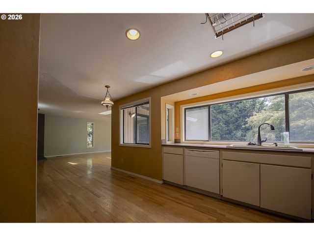 9894 Sw KIMBERLY Dr, Tigard, OR 97224