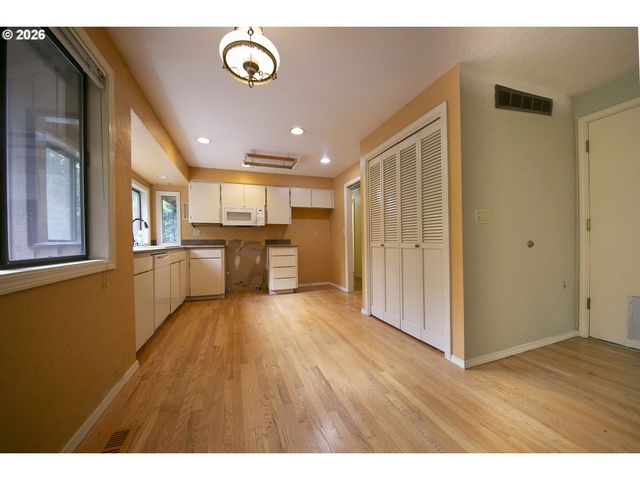 9894 Sw KIMBERLY Dr, Tigard, OR 97224