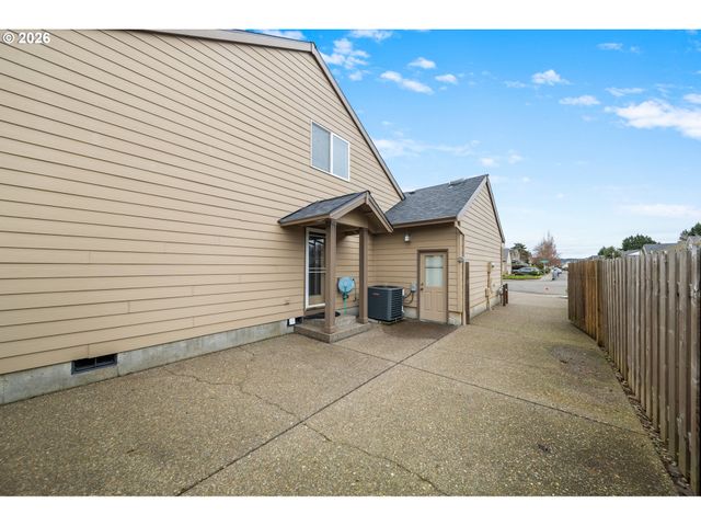 1579 S PEPPERWOOD St, Canby, OR 97013