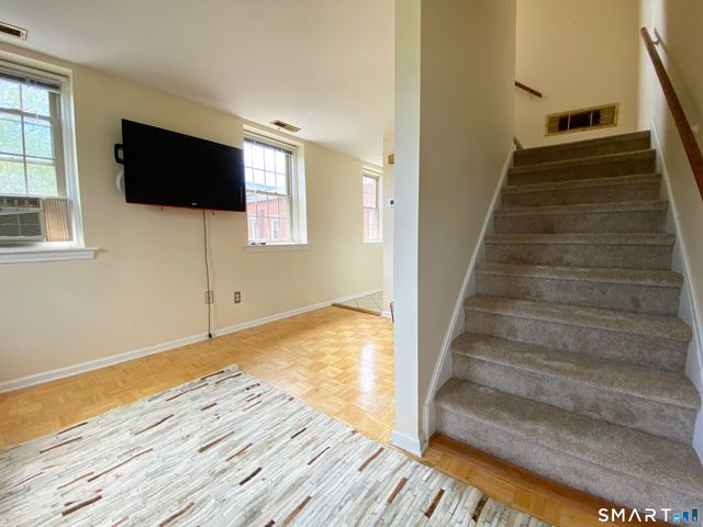 1 Russell Street 22, Middletown, CT 06457