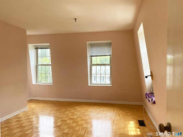 1 Russell Street 22, Middletown, CT 06457