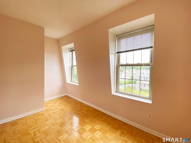 1 Russell Street 22, Middletown, CT 06457