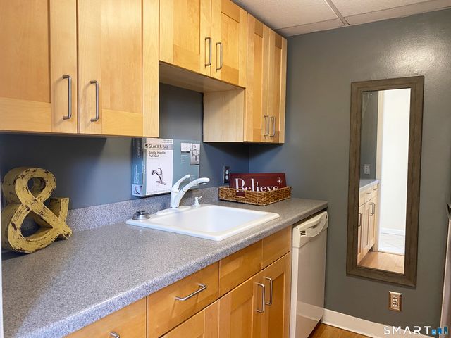 1 Russell Street 22, Middletown, CT 06457