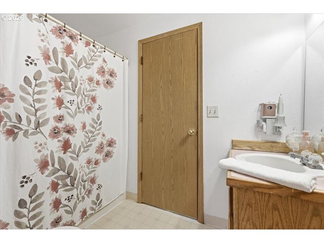 507 N PINE Ave, Yacolt, WA 98675