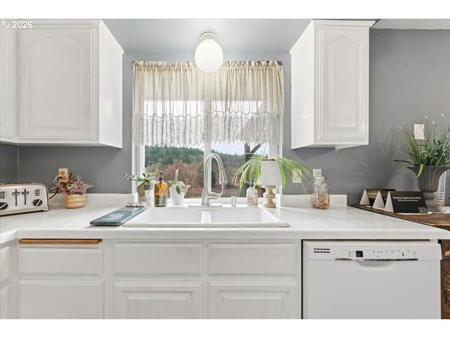 507 N PINE Ave, Yacolt, WA 98675