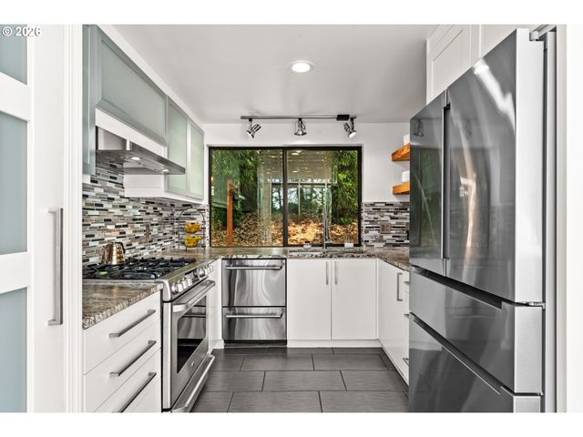 1675 FIRCREST Dr, Eugene, OR 97403