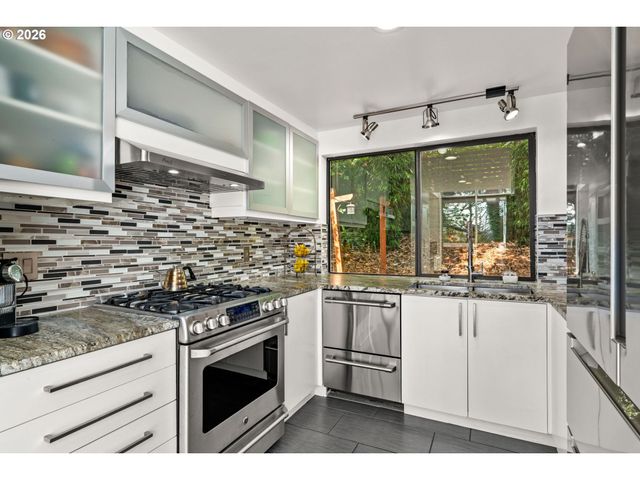 1675 FIRCREST Dr, Eugene, OR 97403