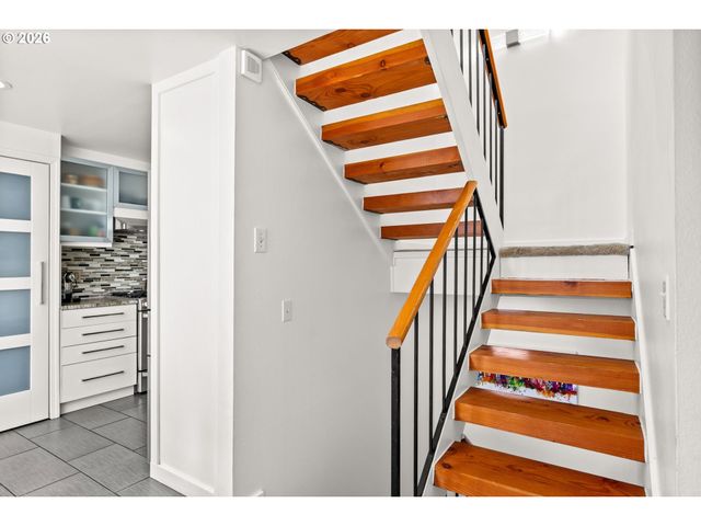 1675 FIRCREST Dr, Eugene, OR 97403