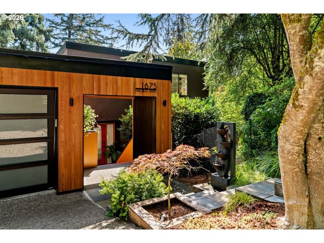 1675 FIRCREST Dr, Eugene, OR 97403