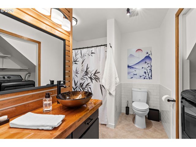 1675 FIRCREST Dr, Eugene, OR 97403
