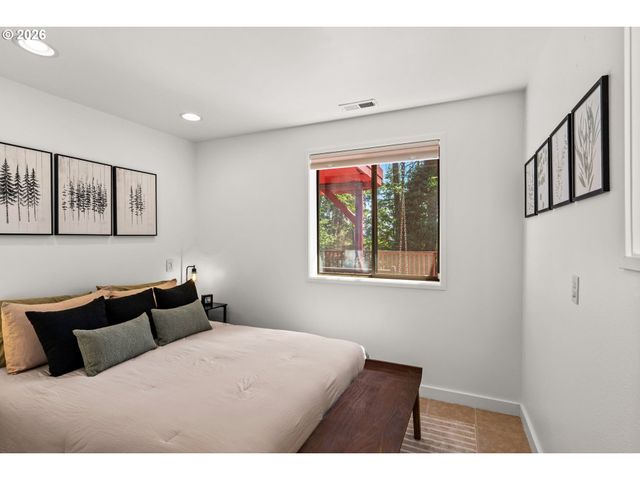 1675 FIRCREST Dr, Eugene, OR 97403