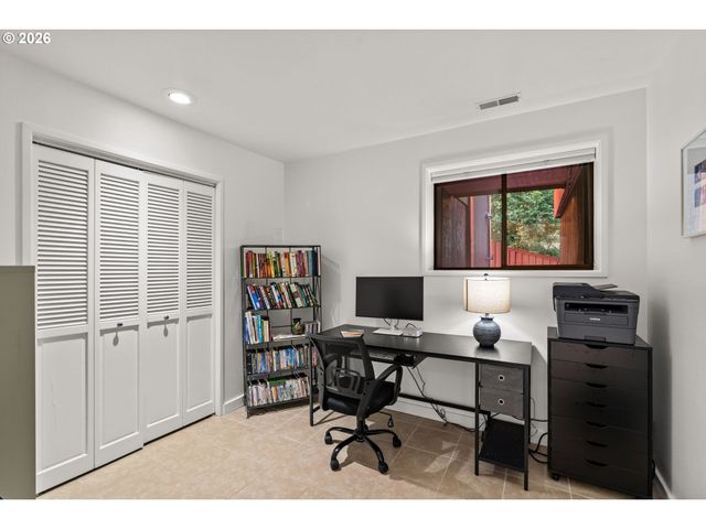 1675 FIRCREST Dr, Eugene, OR 97403