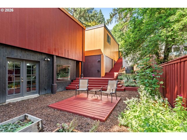 1675 FIRCREST Dr, Eugene, OR 97403