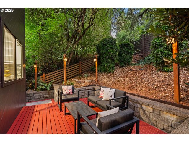 1675 FIRCREST Dr, Eugene, OR 97403
