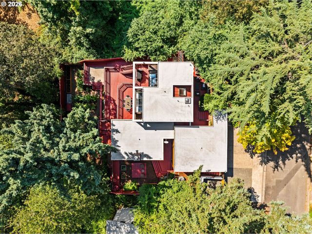 1675 FIRCREST Dr, Eugene, OR 97403