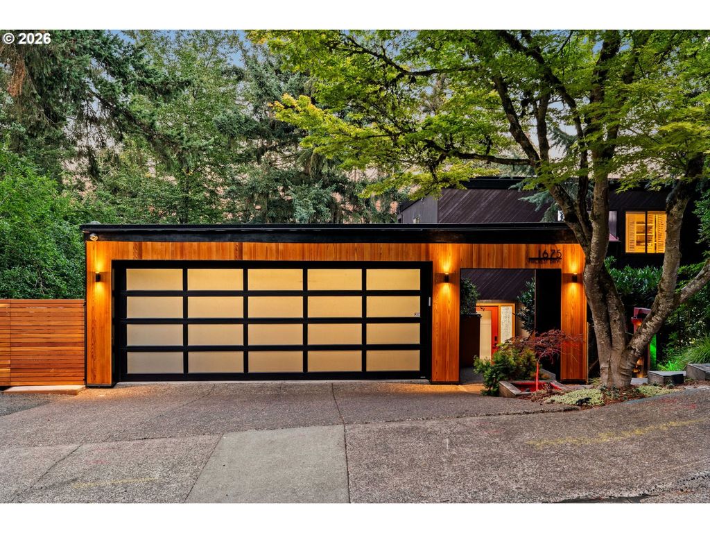 1675 FIRCREST Dr, Eugene, OR 97403