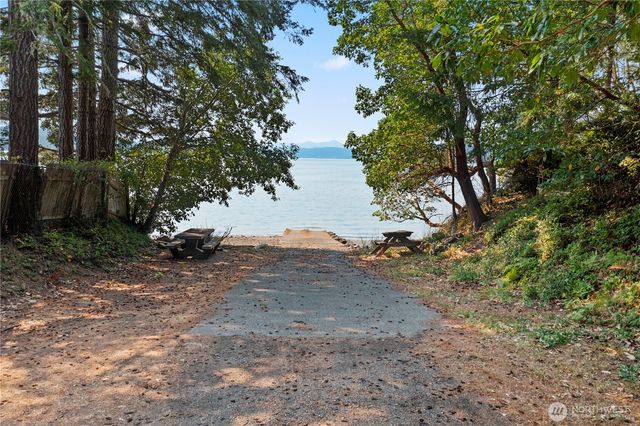 261 NE Circle Drive, Tahuya, WA 98588