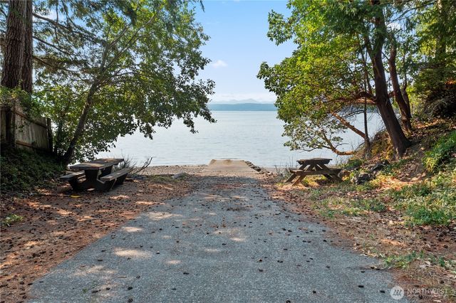 261 NE Circle Drive, Tahuya, WA 98588