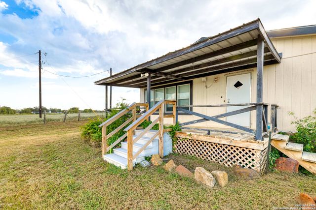 14858 Fm 1322, Luling, TX 78648