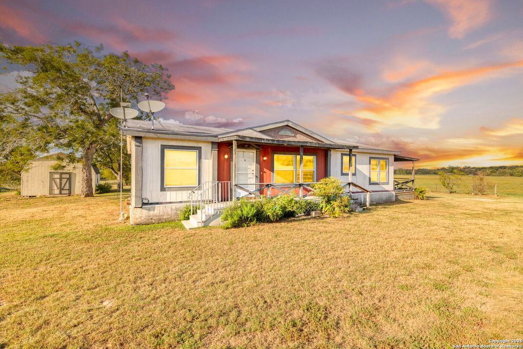 14858 Fm 1322, Luling, TX 78648