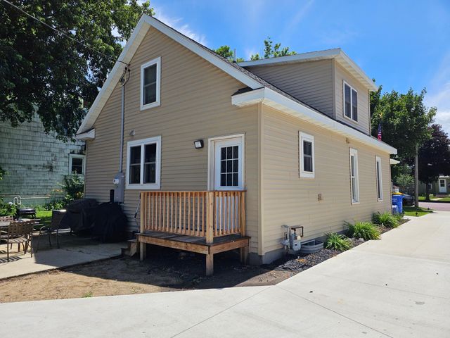 411 W Main Street, Pipestone, MN 56164