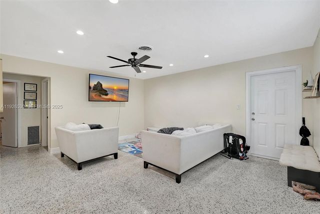 2470 NE 182nd Ter 2, North Miami Beach, FL 33160