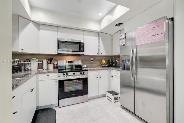 2470 NE 182nd Ter 2, North Miami Beach, FL 33160