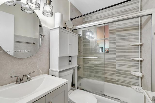 2470 NE 182nd Ter 2, North Miami Beach, FL 33160