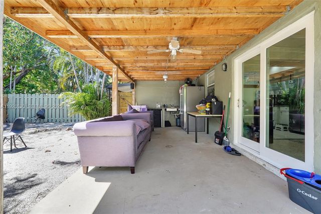 2470 NE 182nd Ter 2, North Miami Beach, FL 33160