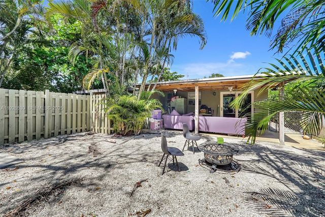 2470 NE 182nd Ter 2, North Miami Beach, FL 33160