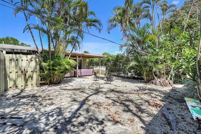 2470 NE 182nd Ter 2, North Miami Beach, FL 33160