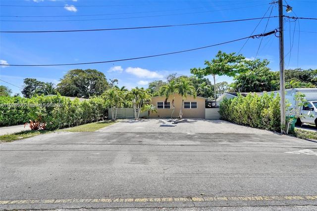 2470 NE 182nd Ter 2, North Miami Beach, FL 33160